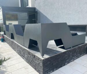 jardiniere metalice confectionate din table. produsele sunt destinate cresterii de plante in conditii de frig . sunt ideale pentru a crea un design diferit pentru proiectul tau.